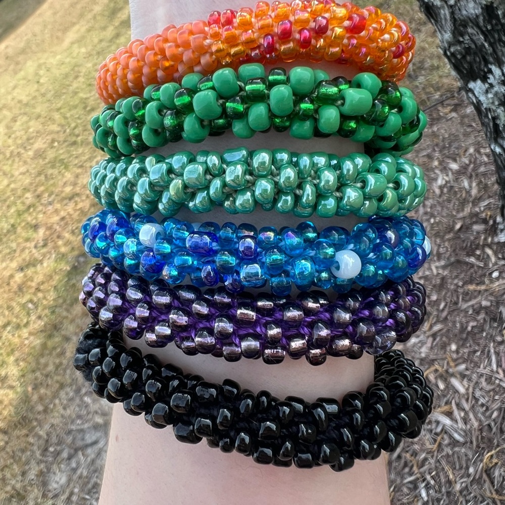 6 Stackable Vintage Stretchy Beaded Bracelets Blu… - image 3